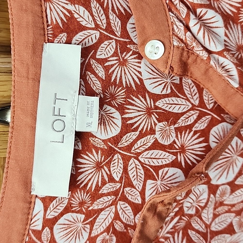 EUC Loft Sleeveless Tee - Picture 2 of 4